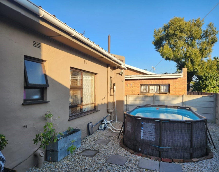 4 Bedroom Property for Sale in Denneoord Western Cape